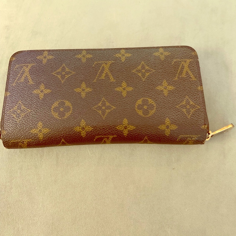 Louis Vuitton Zippy Wallet